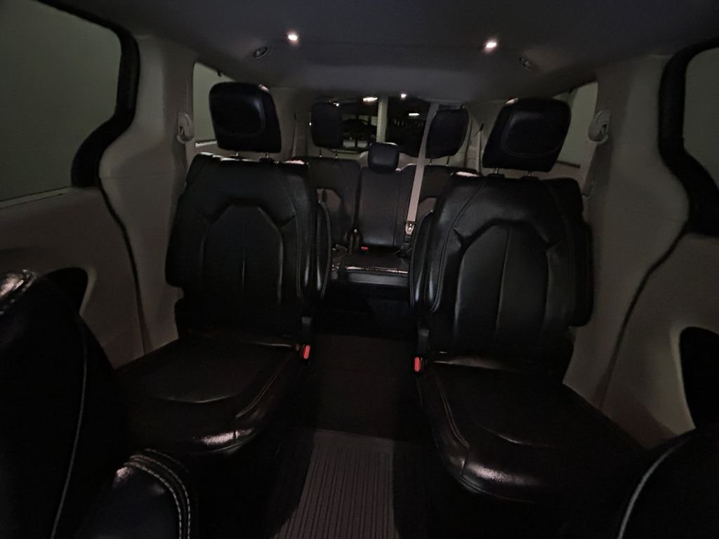 Used 2022 White Chrysler Touring L image 19
