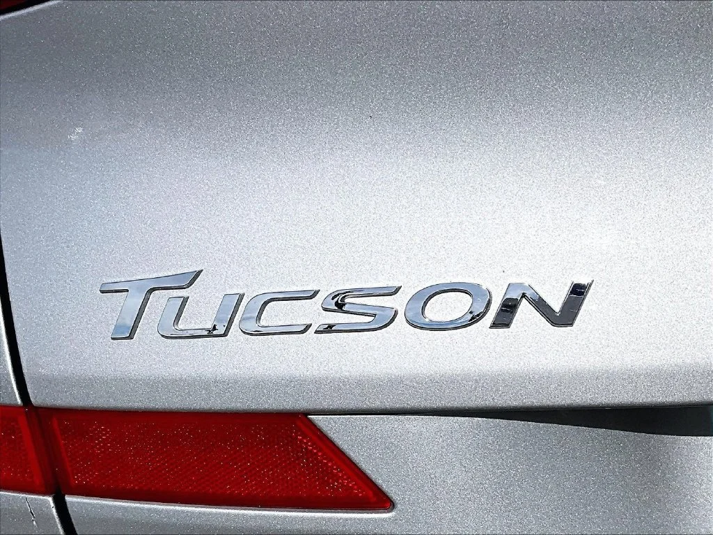 Used 2020 Silver Hyundai SE image 27