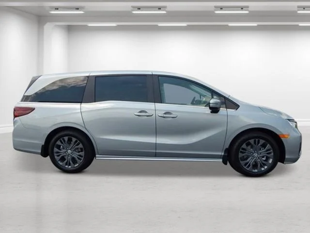 New 2026 Solar Silver Metallic Honda Touring image 7