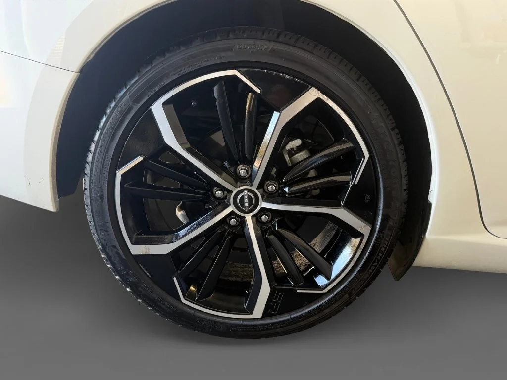 Used 2025 White Nissan 2.5 SR image 11