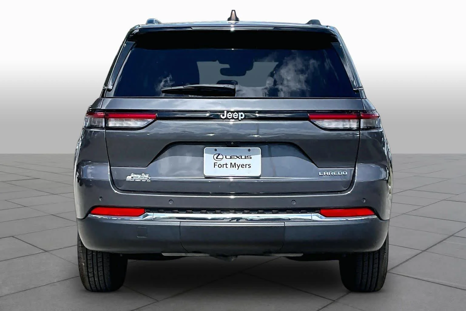 Used 2023 Baltic Gray Metallic Clearcoat Jeep Laredo image 8