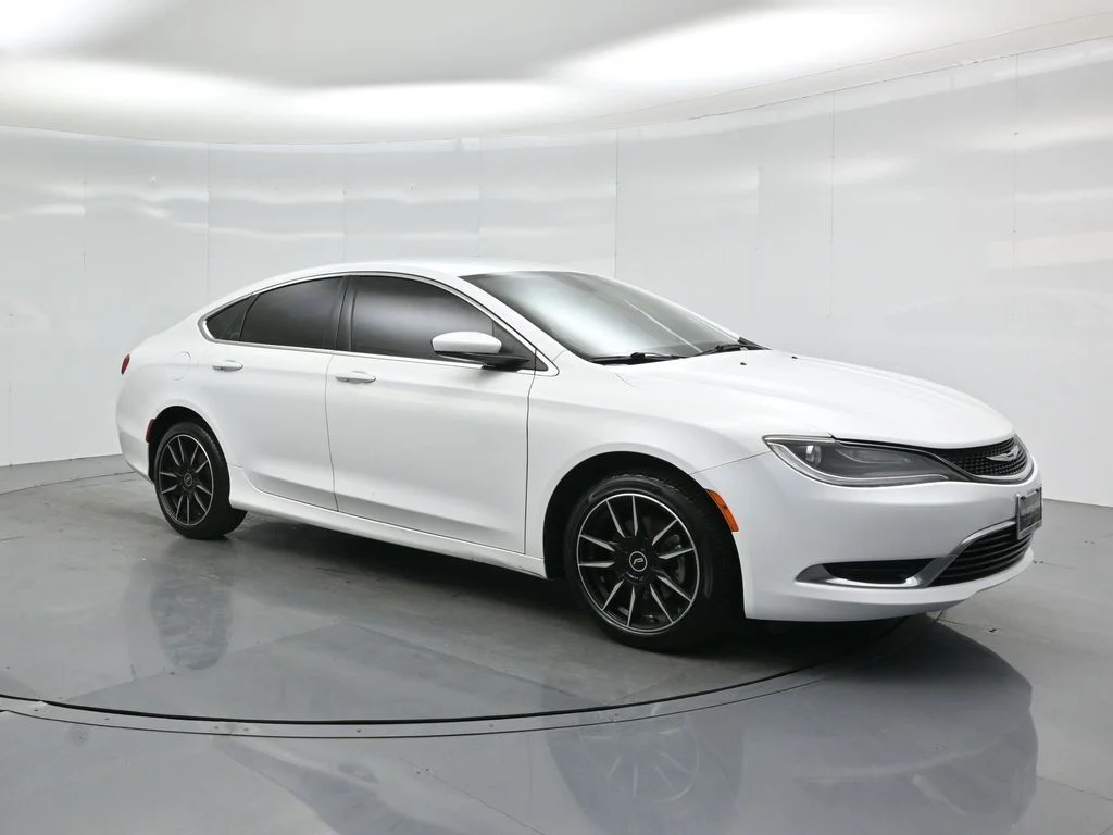 Used 2015 White Chrysler Limited image 21