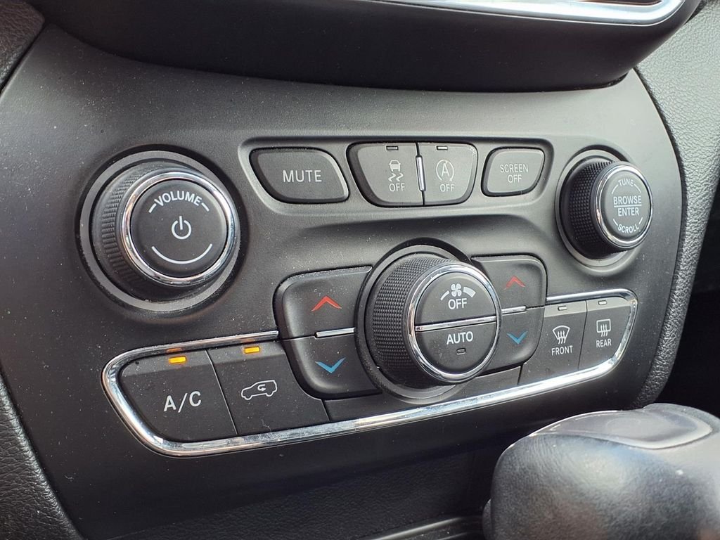 Used 2020 Gray Jeep Limited image 17