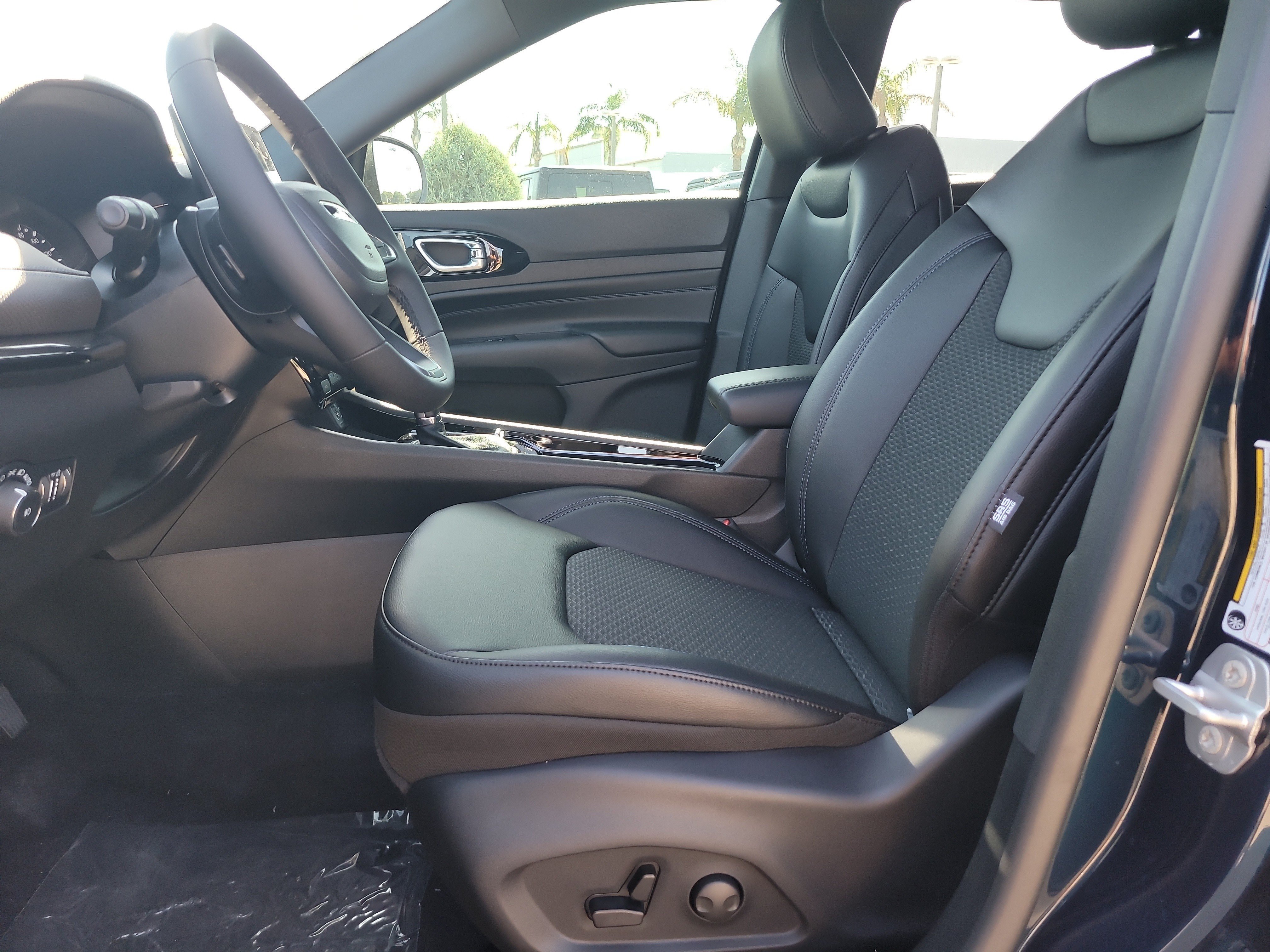 New 2026 Fathom Blue Pearl-Coat Exterior Paint Jeep Latitude Altitude image 13