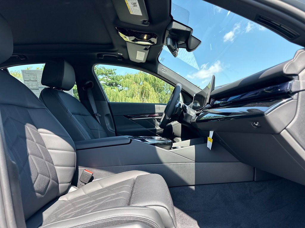 New 2027 Brooklyn Grey Metallic BMW 550e xDrive image 25