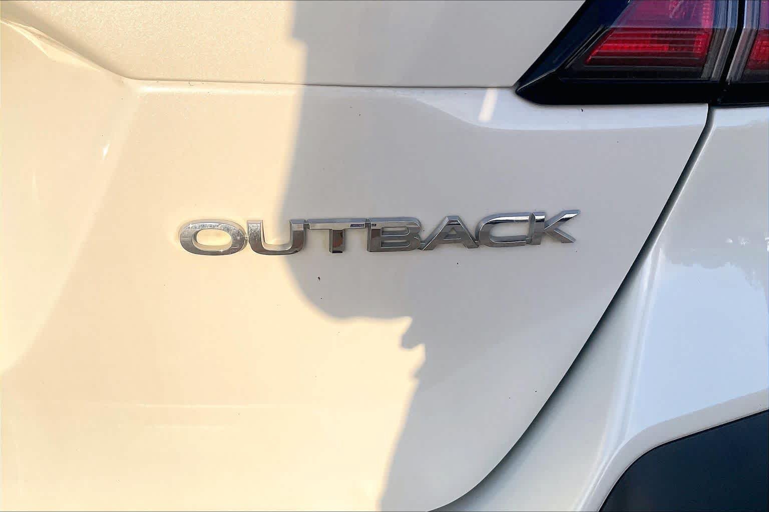 Used 2021 Crystal White Pearl Subaru Limited image 10