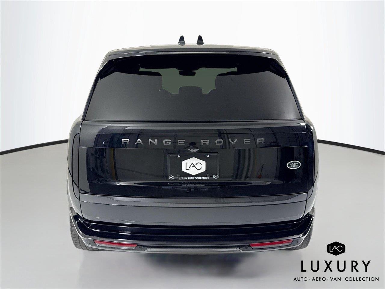 Used 2023 Santorini Black Metallic Land Rover SE image 9