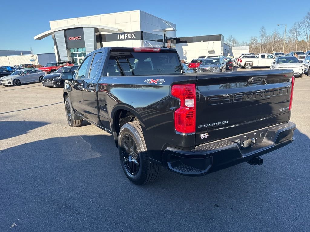 View vehicle photo 3