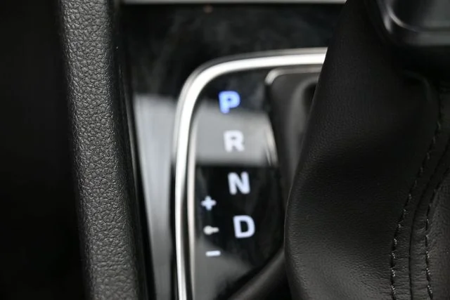 Used 2025 Green Hyundai Limited image 26
