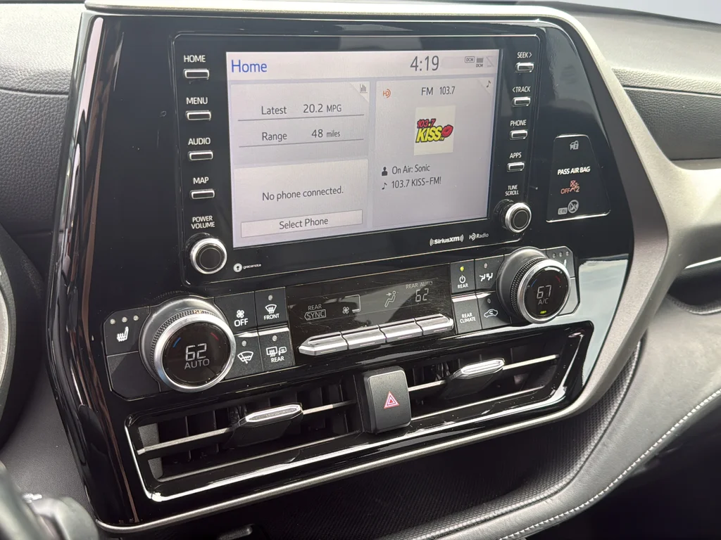 Used 2021  Toyota XLE image 21