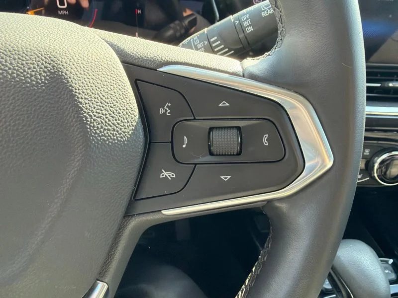 Used 2025 White Chevrolet ACTIV image 15
