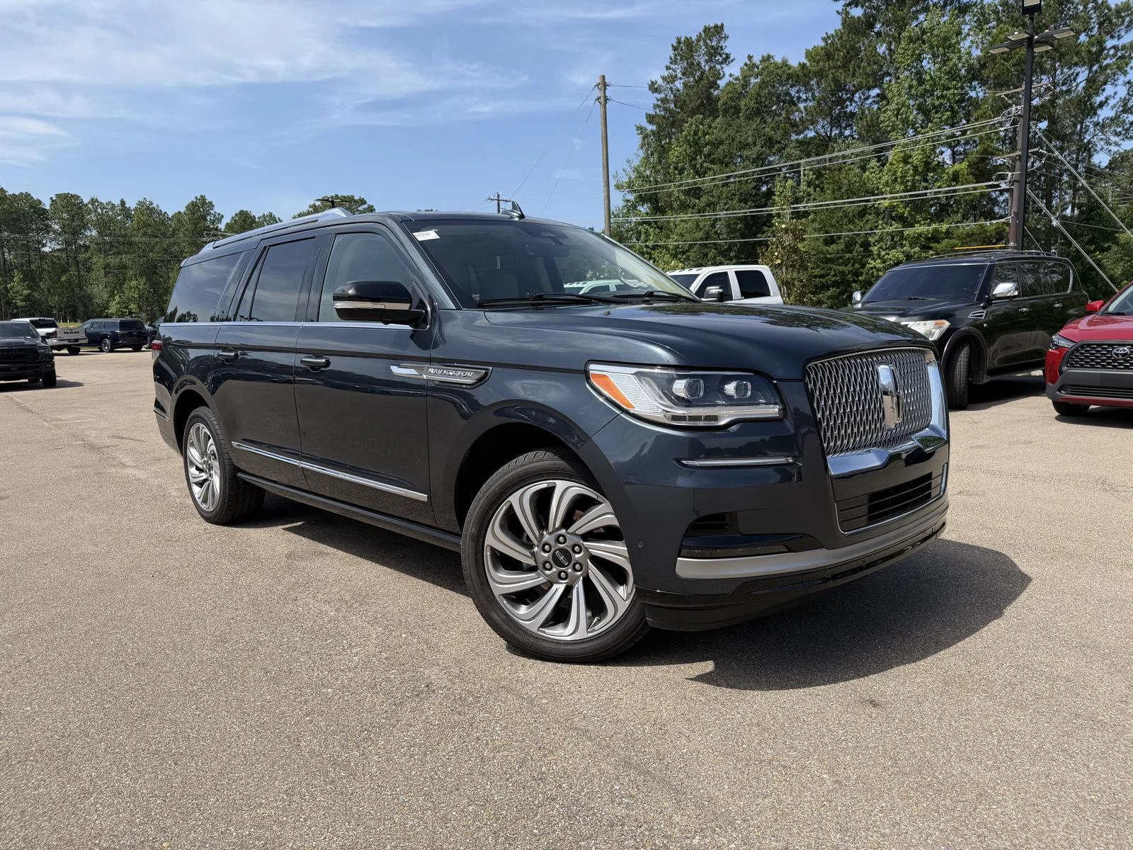 Used 2024 Flight Blue Metallic Clearcoat Lincoln Reserve image 3
