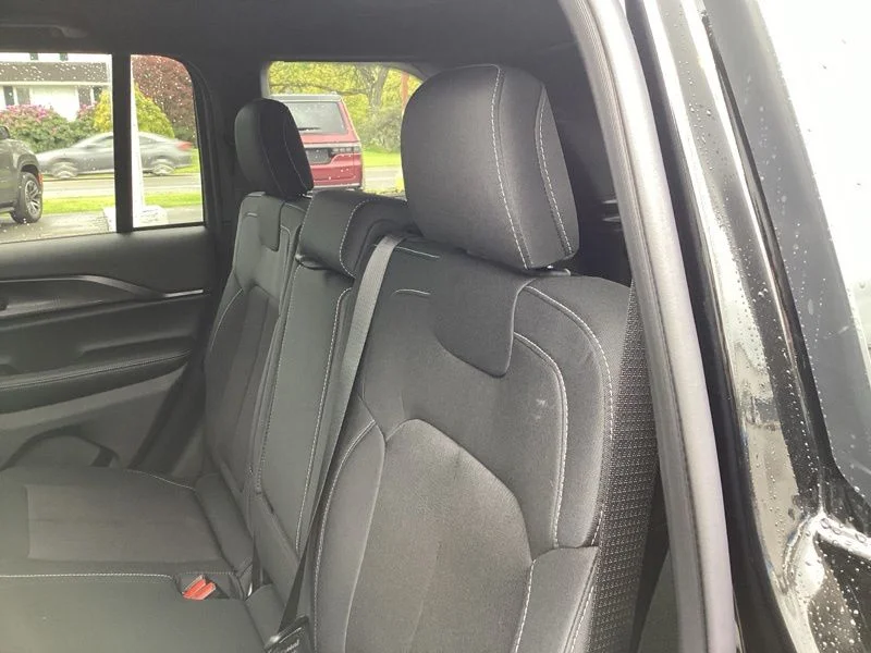 New 2026 Diamond Black Crystal Pearl-Coat Exterior Paint Jeep Laredo image 19