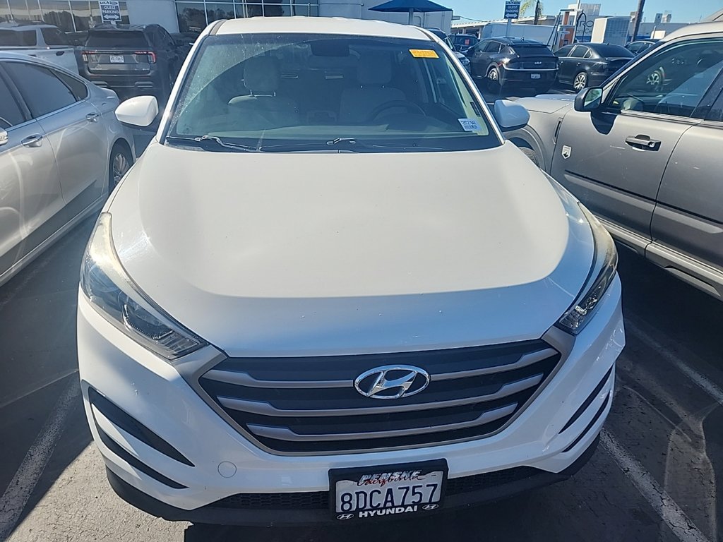 Used 2017 Winter White Hyundai SE image 2