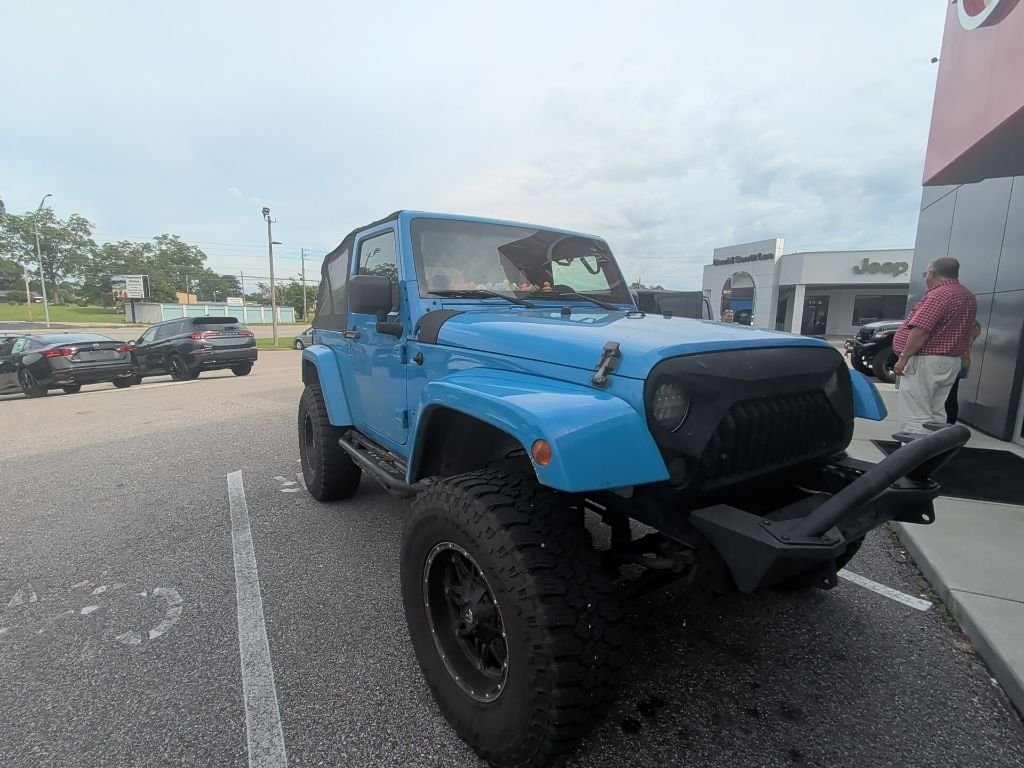 Used 2011 Blue Jeep Sahara image 3