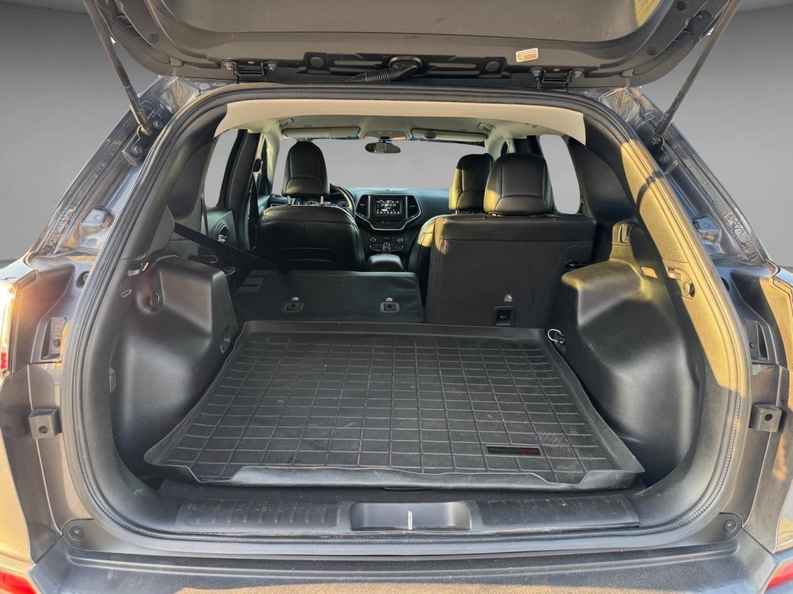 Used 2019 Sting-Gray Clearcoat Jeep Altitude image 13