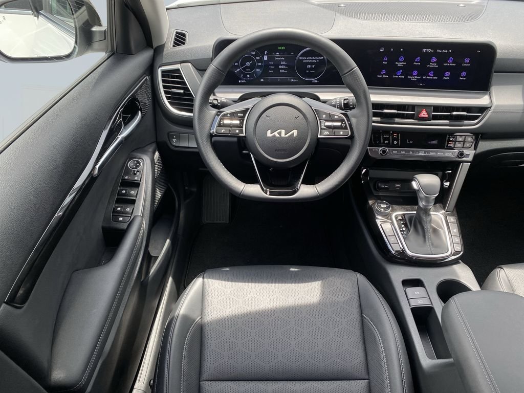 Used 2026 Clear White/Black Roof Kia SX image 14