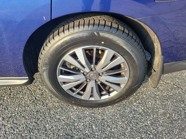 Used 2020 Blue Nissan SV image 6