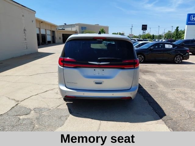 Used 2024 Silver Chrysler Touring L image 6