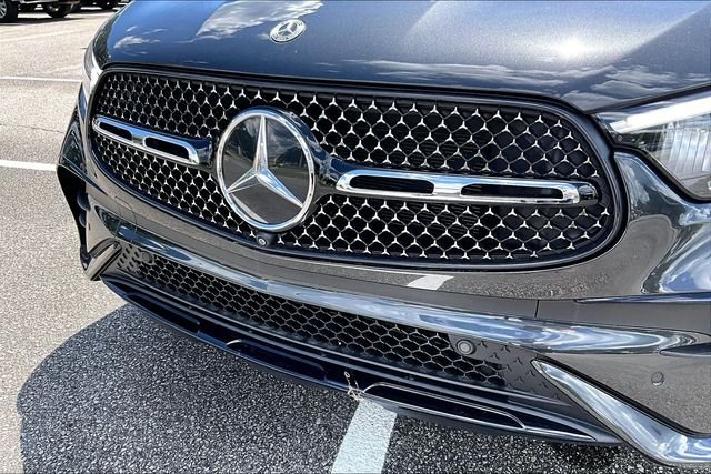 Used 2026 Gray Mercedes-Benz GLC 300 image 33