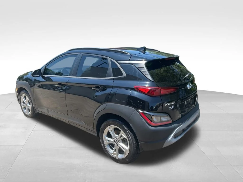 Used 2023 Black Hyundai SEL image 5