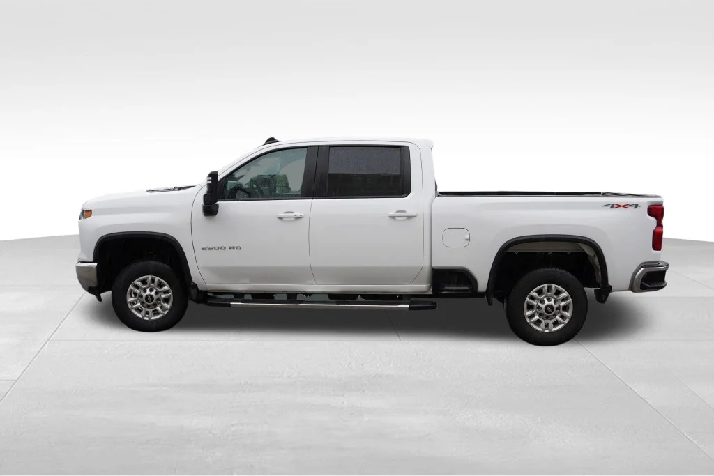 Certified Used 2025 Summit White Chevrolet LT image 9
