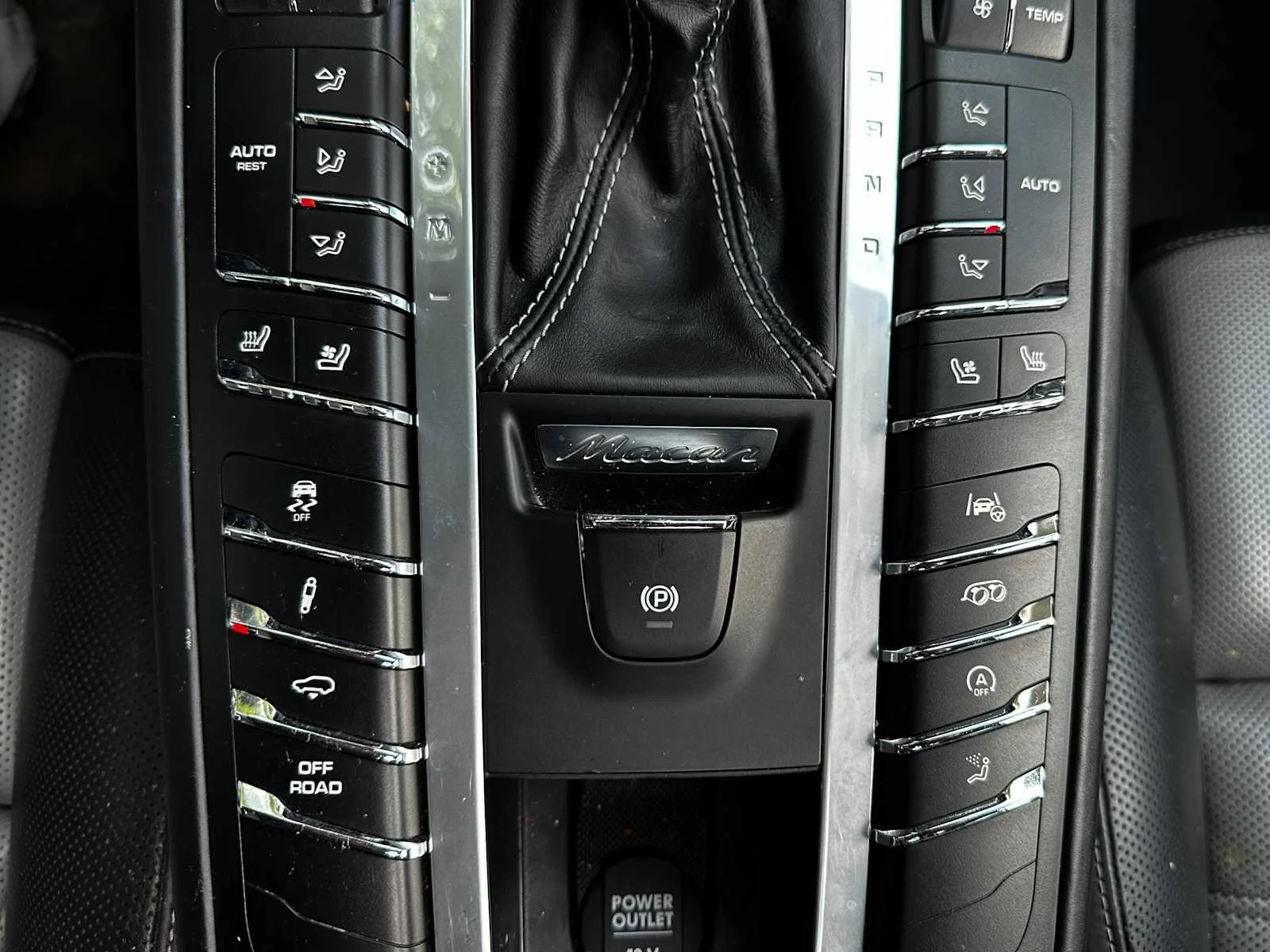 Used 2020  Porsche Turbo image 15