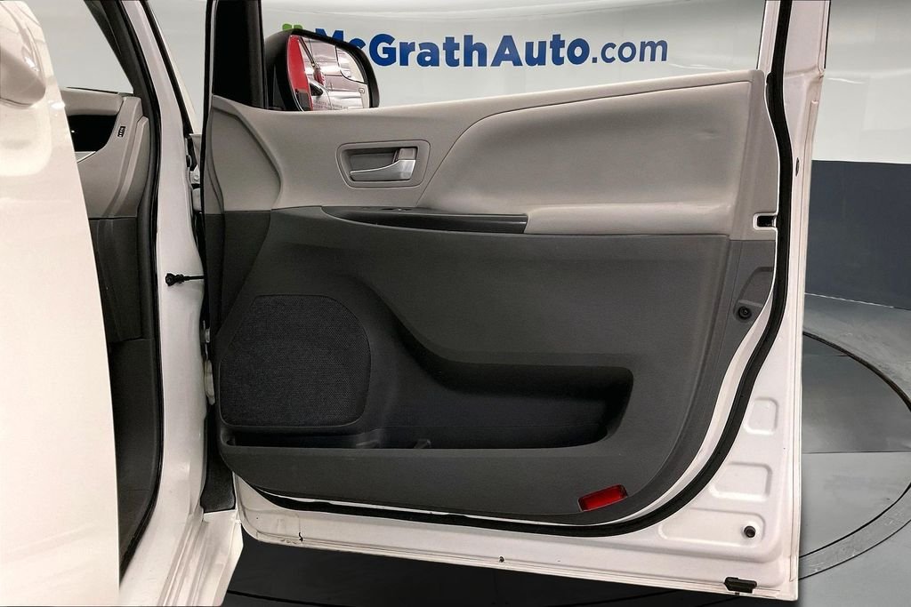 Used 2019 White Toyota LE image 28
