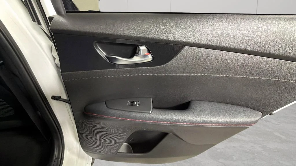 Used 2023 White Kia GT Manual image 33