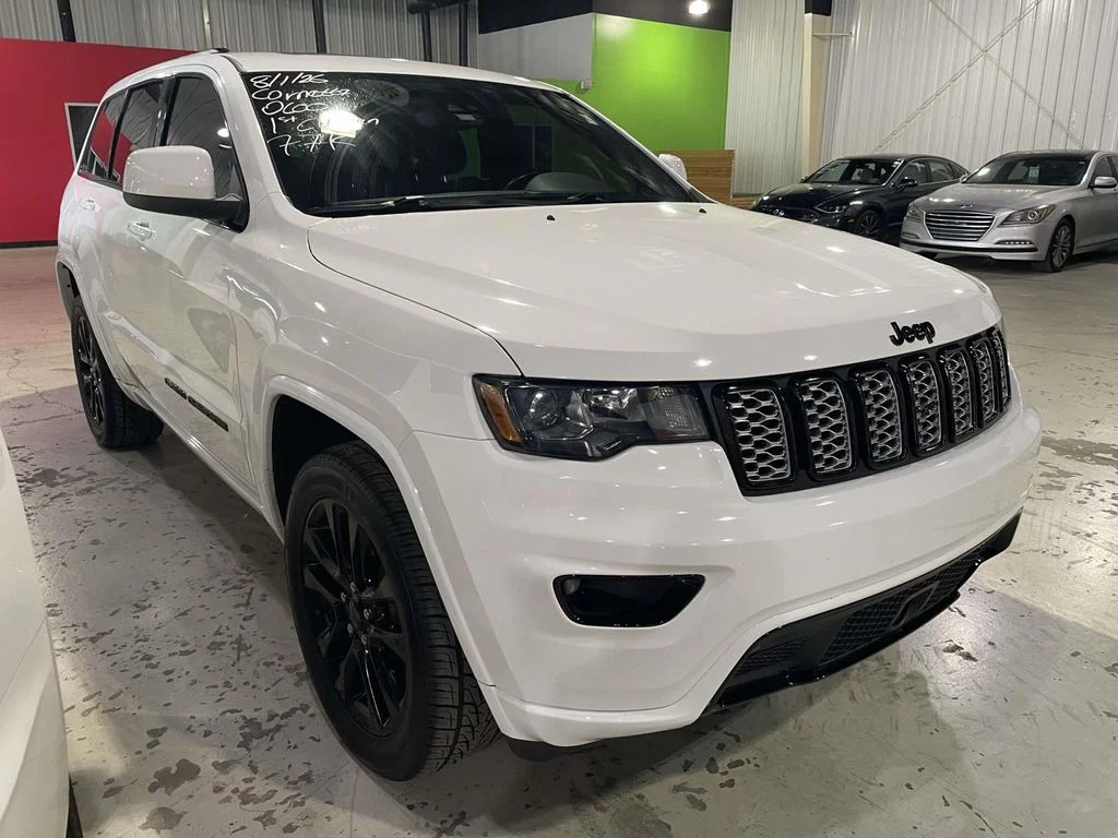 Used 2021 White Jeep Laredo X image 1