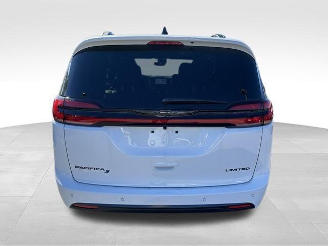 New 2026 Bright White Clear-Coat Exterior Paint Chrysler Limited image 5