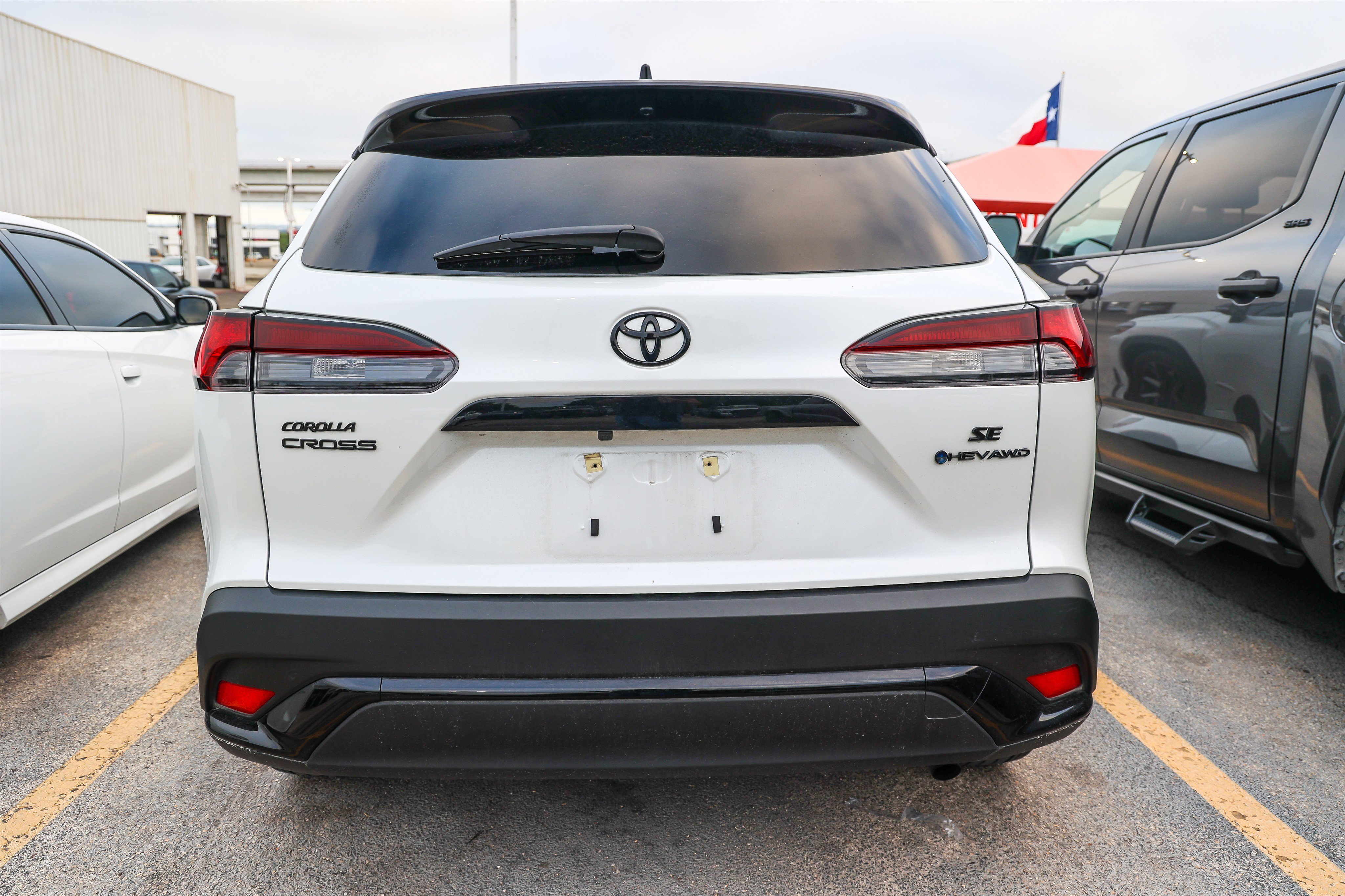 Used 2025 WIND CHILL PEARL/ Toyota Hybrid Nightshade Edition image 8
