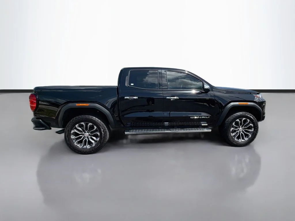 Used 2025 Onyx Black GMC Denali image 4