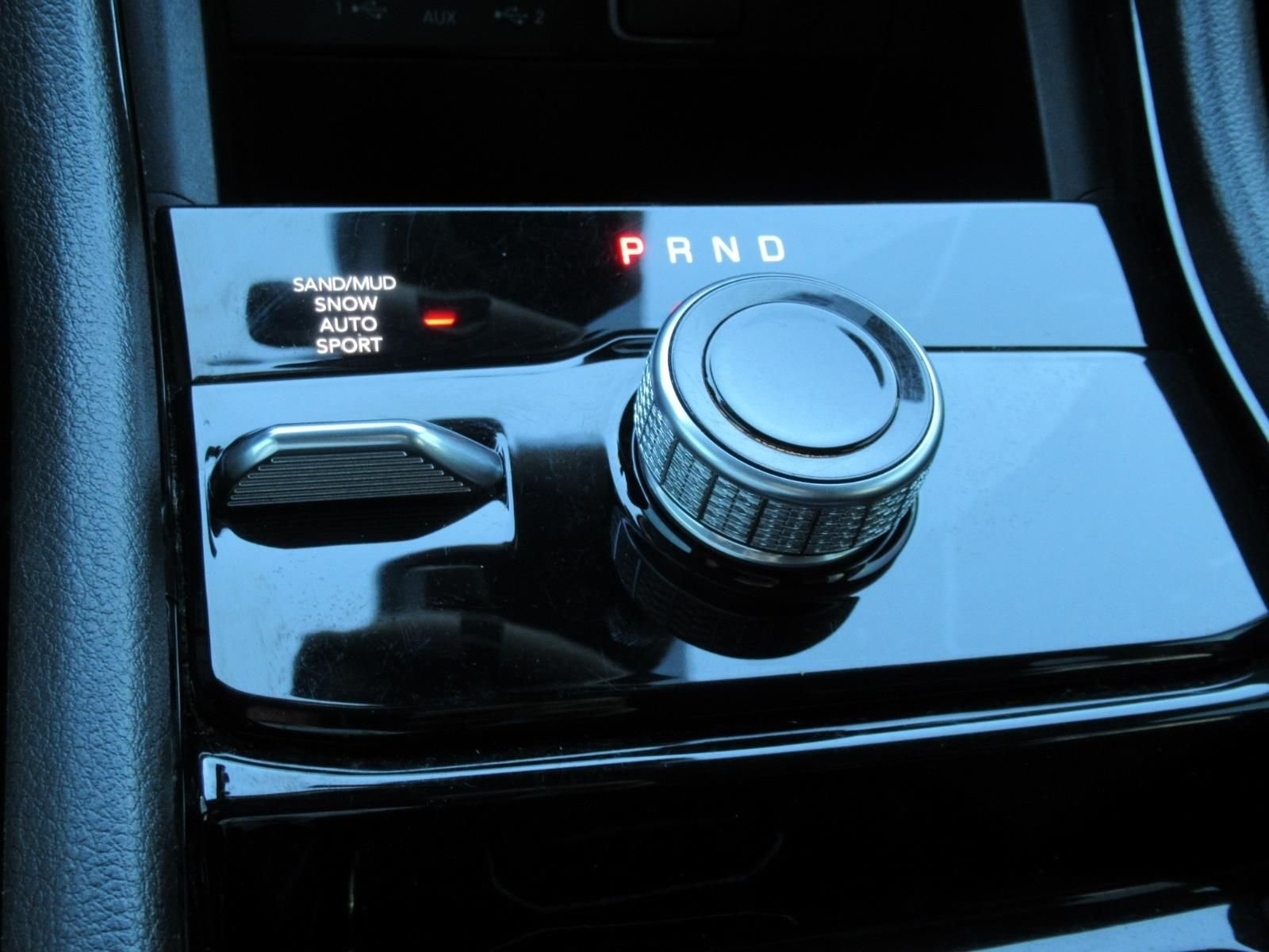 Used 2023  Jeep Limited image 27