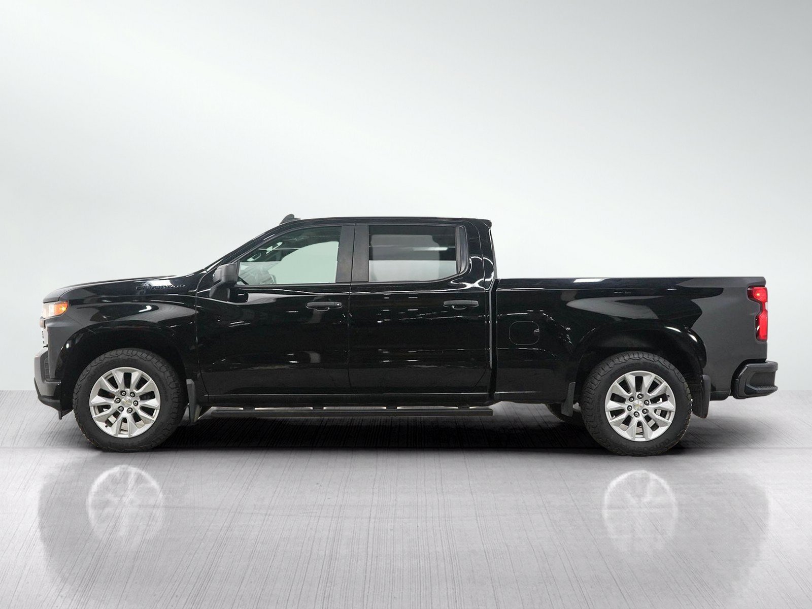 Used 2021 Chevrolet Silverado 1500 Custom with VIN 1GCPYBEK3MZ106828 for sale in White Bear Lake, Minnesota
