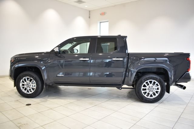 Certified Used 2025  Toyota Limited image 5