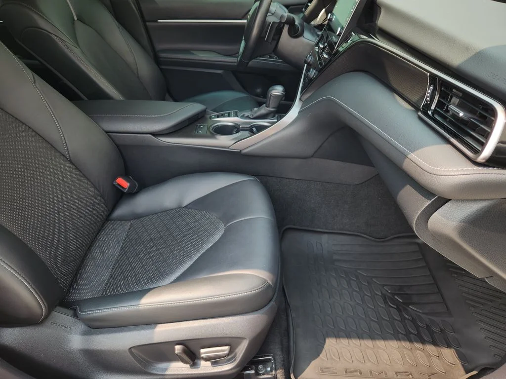 Used 2022 Wind Chill Pearl Toyota XSE image 16