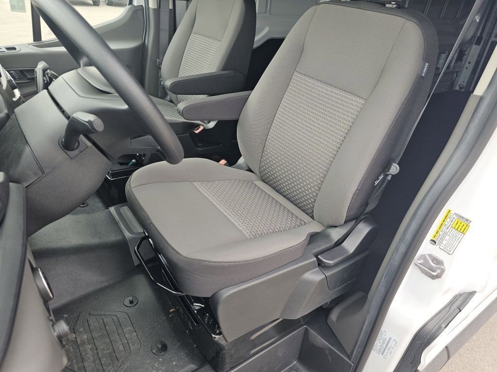 New 2026 Oxford White Ford Base image 6