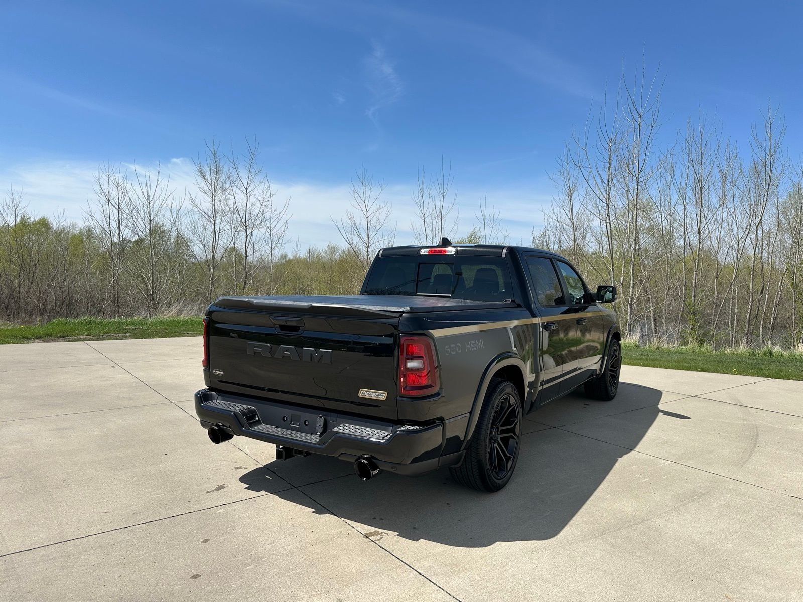 New 2026 Diamond Black Crystal Pearl-Coat Exterior Paint RAM Big Horn/Lone Star image 5