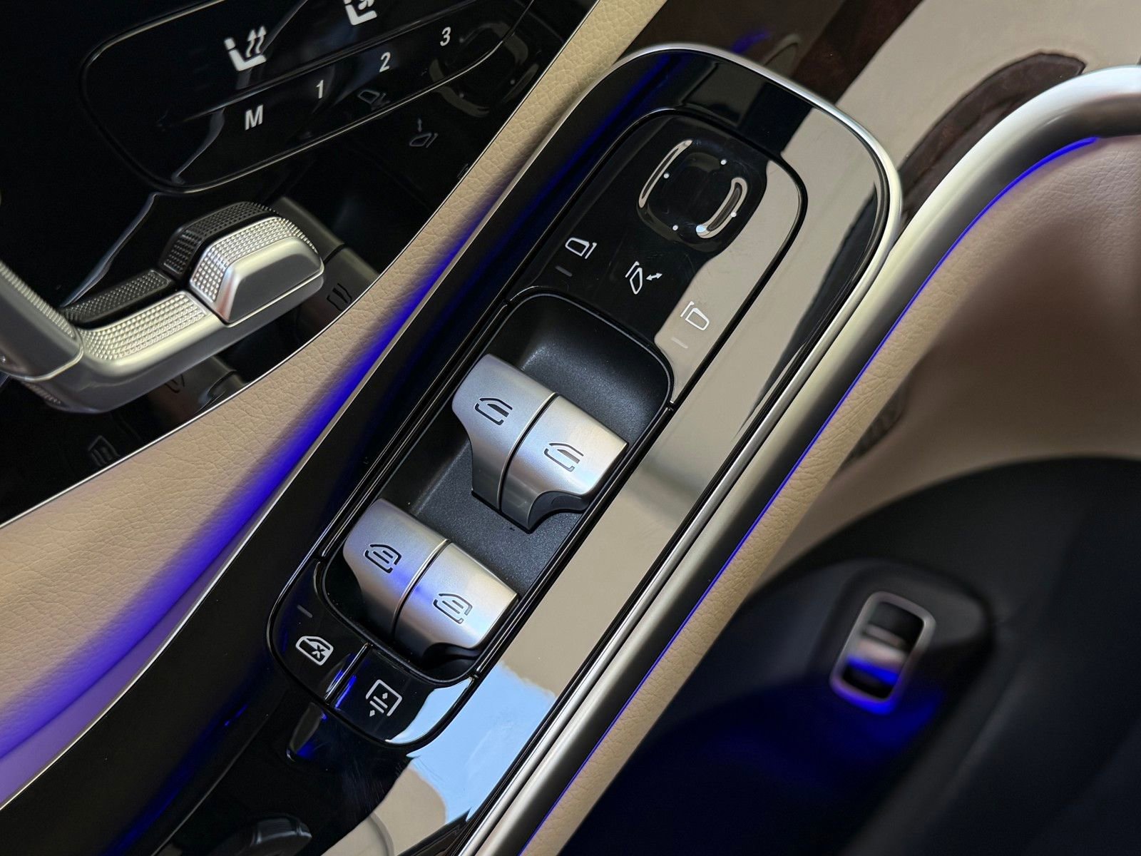 New 2026 MANUFAKTUR Moonlight White Metallic Mercedes-Benz S 500 image 42