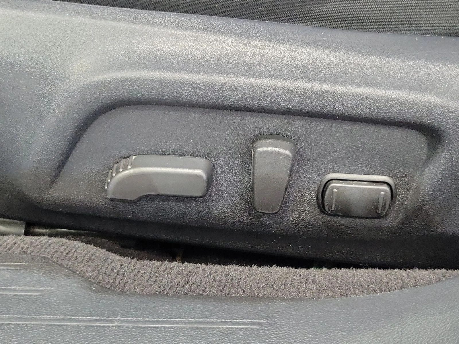 Used 2017 Silver Subaru 2.5i image 9