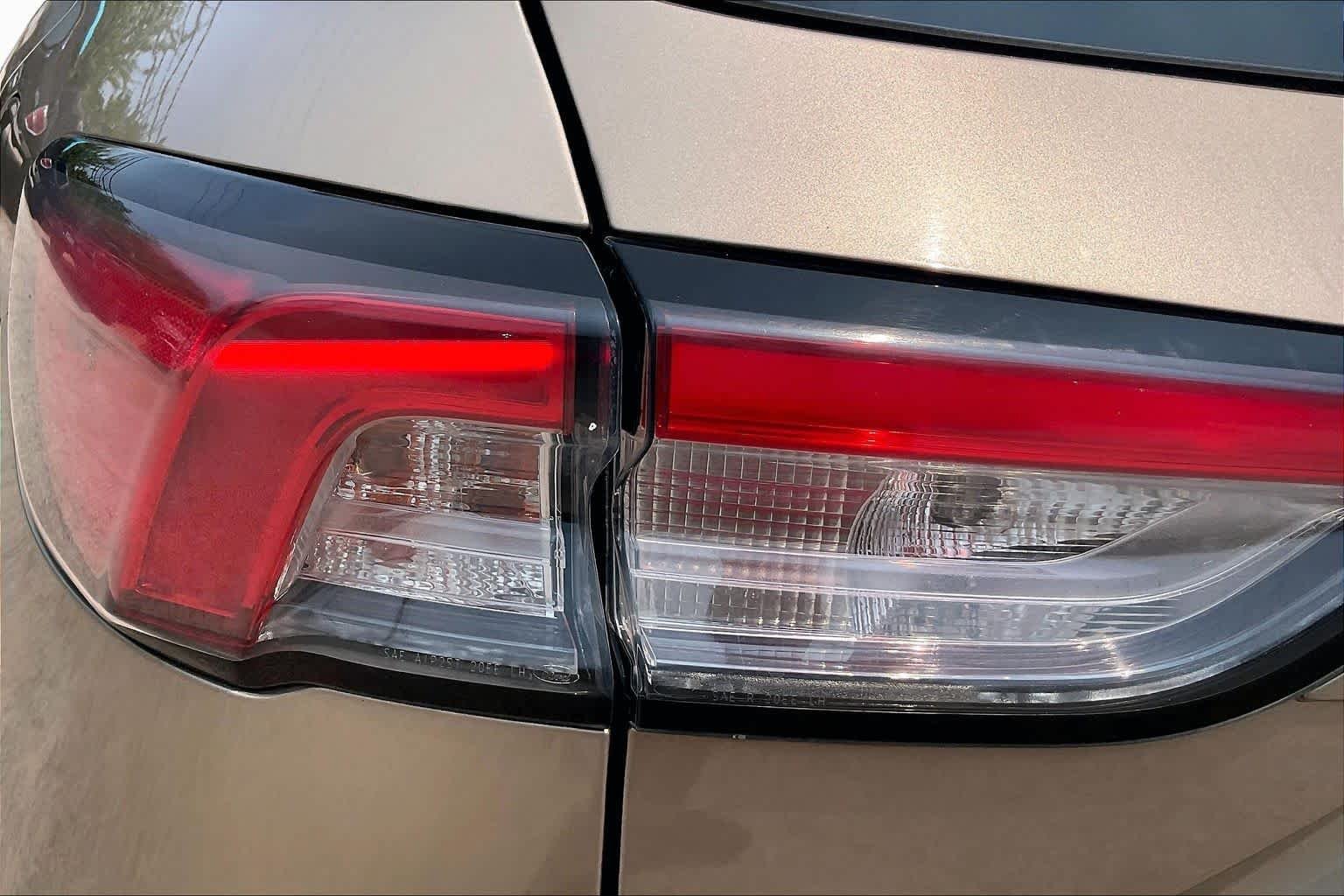 Used 2020 Desert Gold Ford SEL image 28