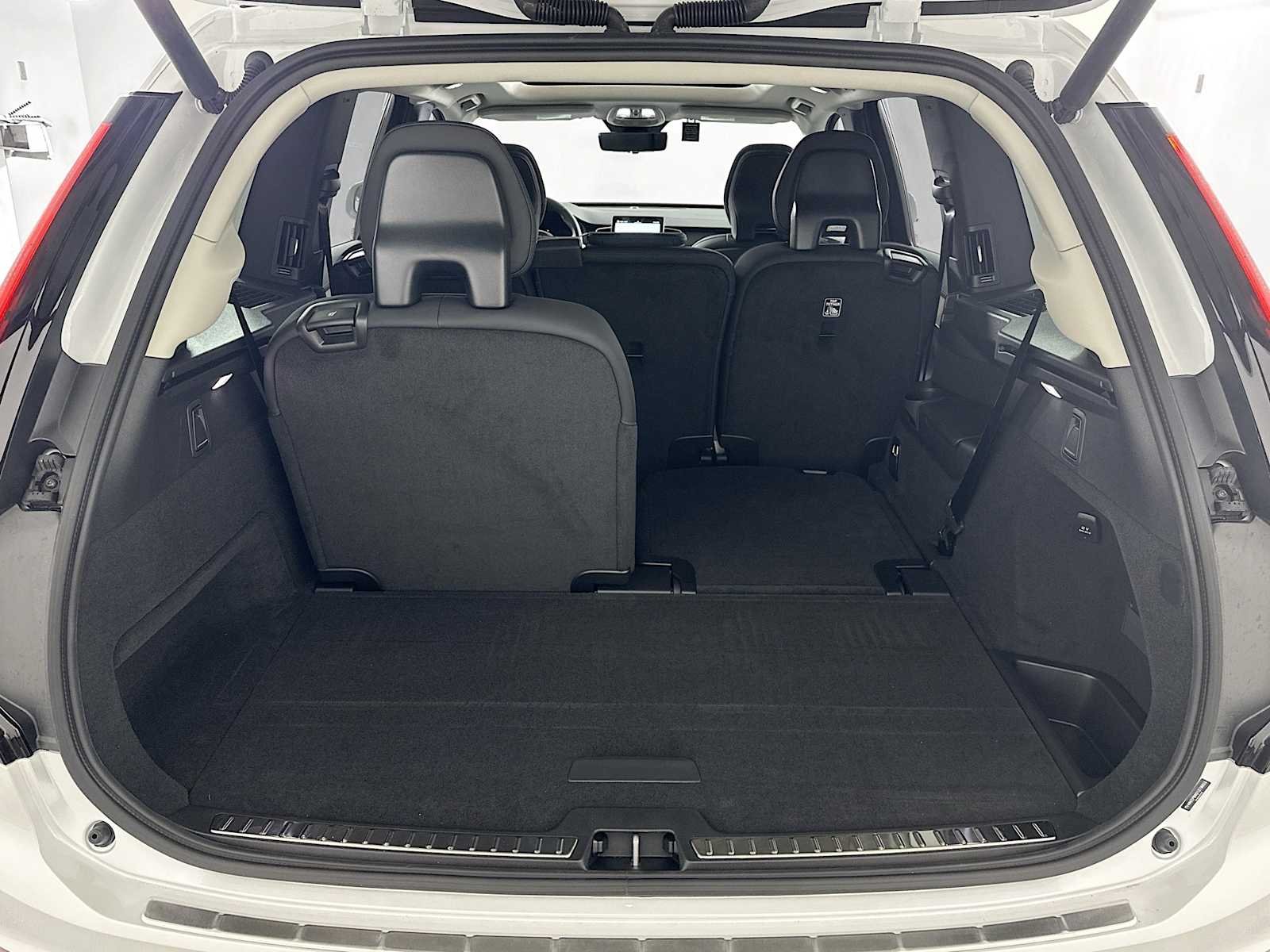 2025 Volvo XC90 Plus - Photo 25