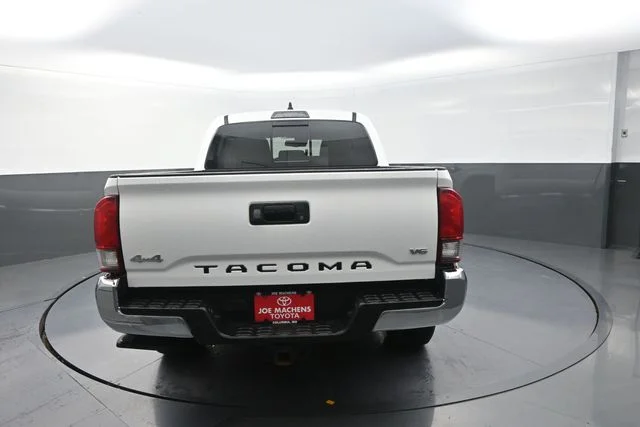 Used 2022 White Toyota SR5 image 57