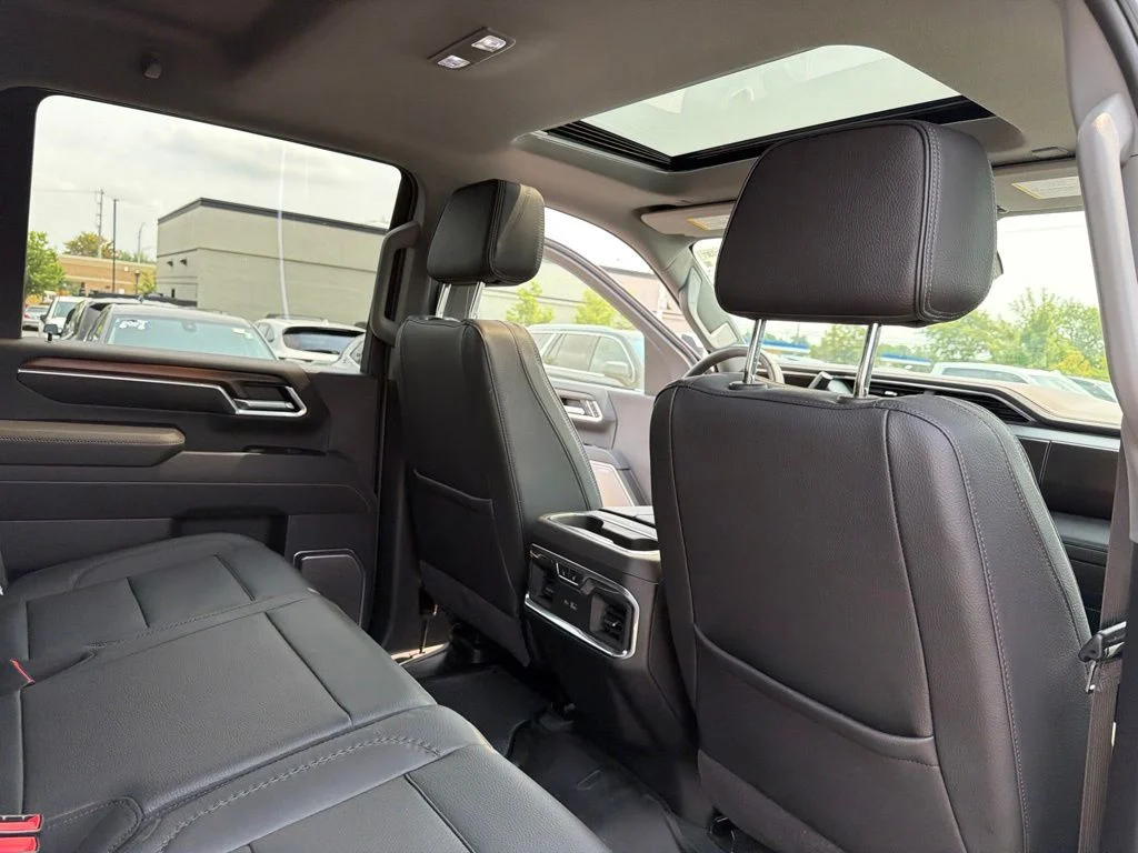 Used 2025 White GMC Denali image 25