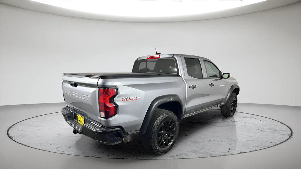 Used 2025 Gray Chevrolet Trail Boss image 3