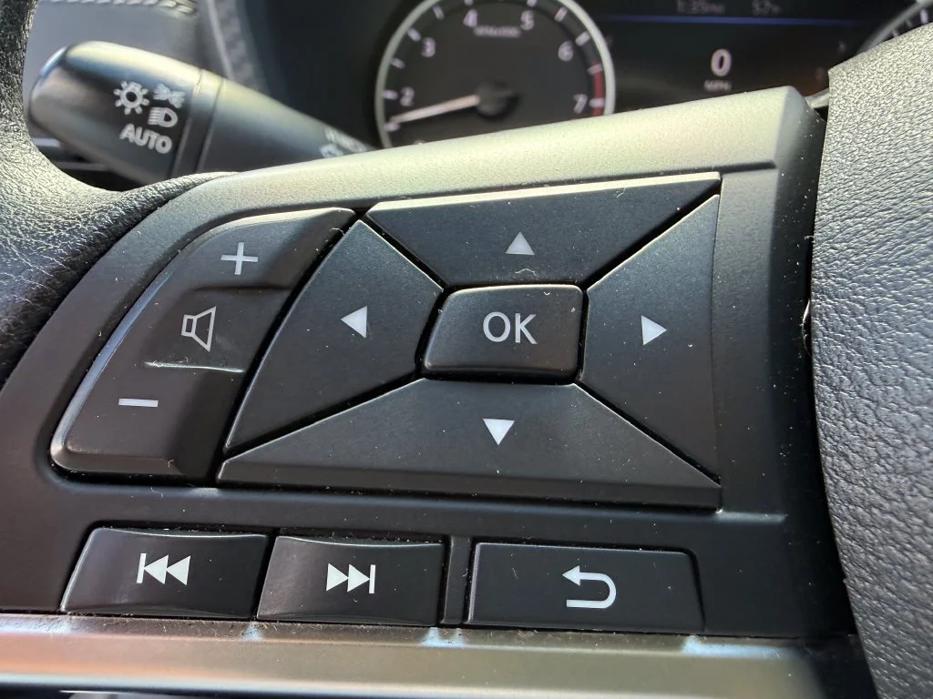 Used 2025 Gray Nissan SV image 18