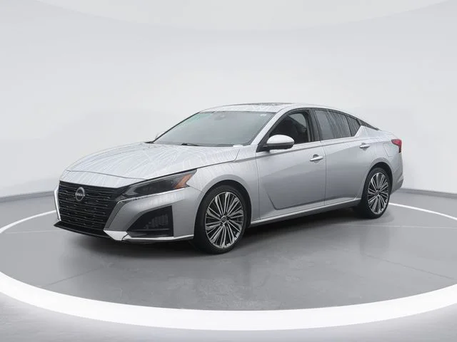 Used 2023 Silver Nissan 2.5 SL image 1