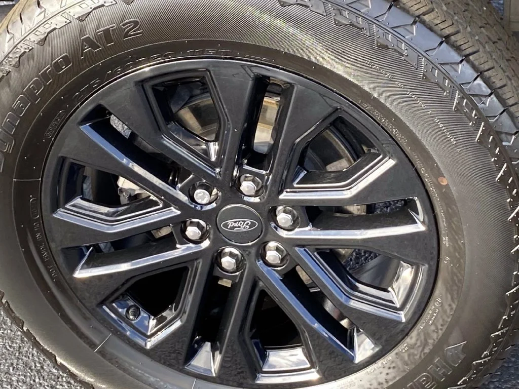Used 2025 Black Metallic Ford Lariat image 29