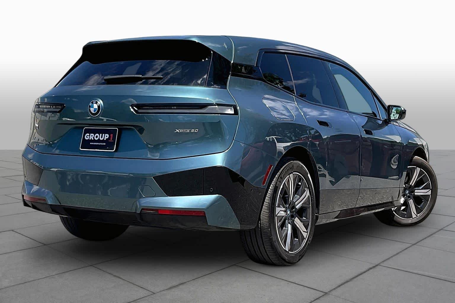Used 2023 Blue Ridge Mountain Metallic BMW xDrive50 image 12